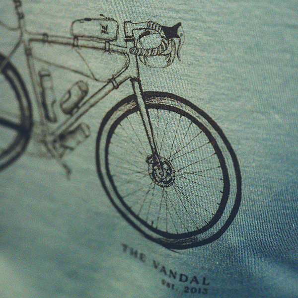 THE VANDAL Tシャツ En route パイングリーン