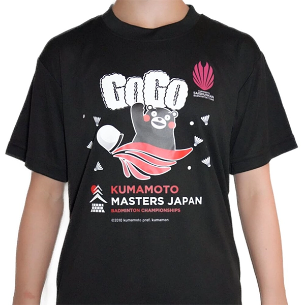 くまもと再春館製薬所バドミントンチーム公式 熊本マスターズジャパン2025 GOGO Tシャツ くまモンver.