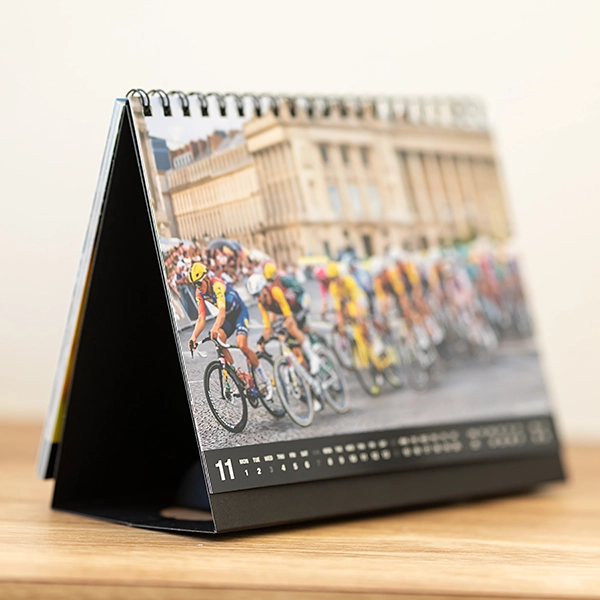 2027年卓上カレンダー - Greatest Cycling Race by Kei Tsuji