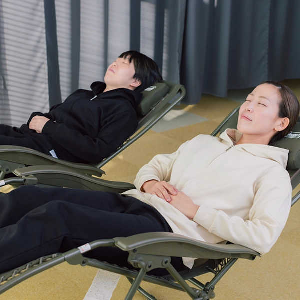 くまもと再春館製薬所バドミントンチーム公式 【イフミック加工】スウェットジップパーカー (ブラック)