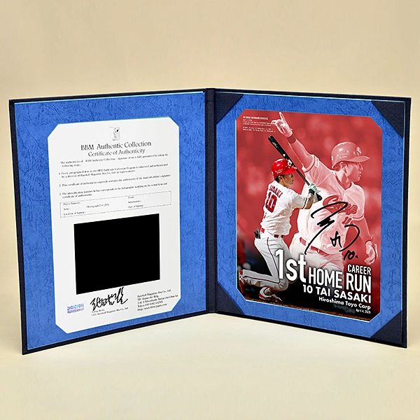 [限定99セット] 広島東洋カープ 佐々木 泰 選手 プロ初本塁打記念 直筆サイン入りフォトファイル