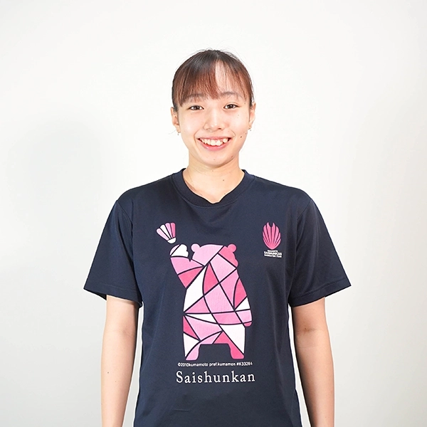 くまもと再春館製薬所バドミントンチーム公式 ブロッキング・ピンクTシャツ くまモンver. ネイビー